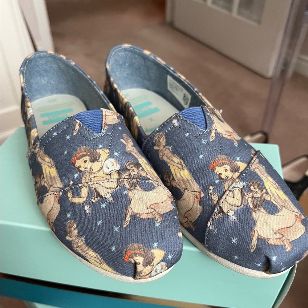 TOMS x Disney Snow White Slip On Flats